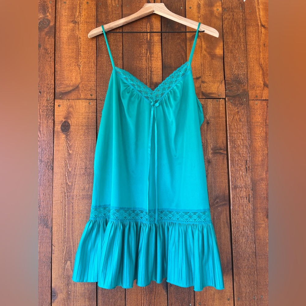 Vintage Women’s Lingerie Top Size Large Exclusive Of Decoration Teal Color